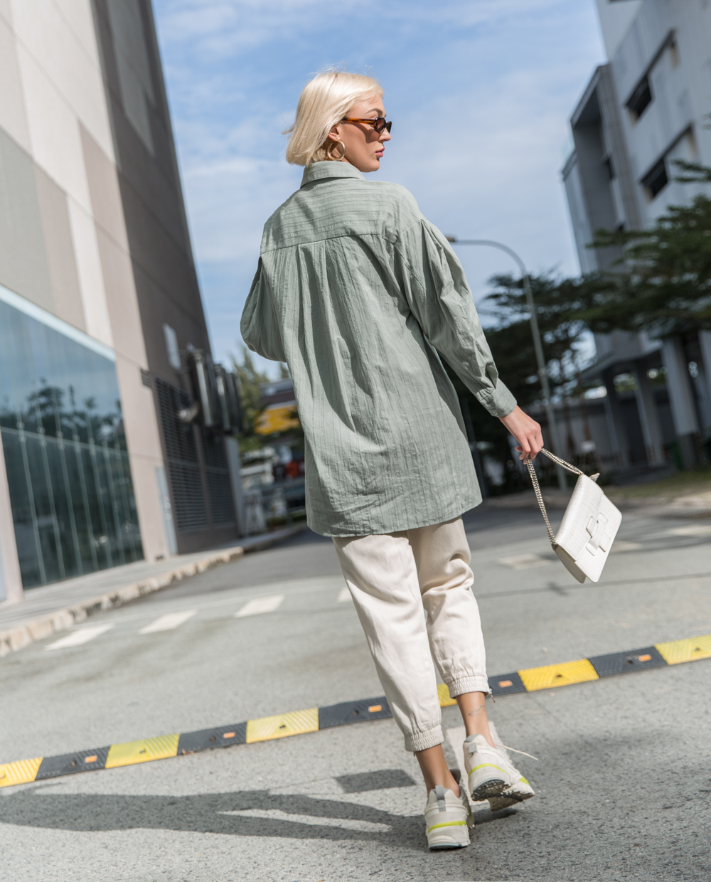 cach phoi quan tay voi ao so mi chuan thanh lich cho nang.5