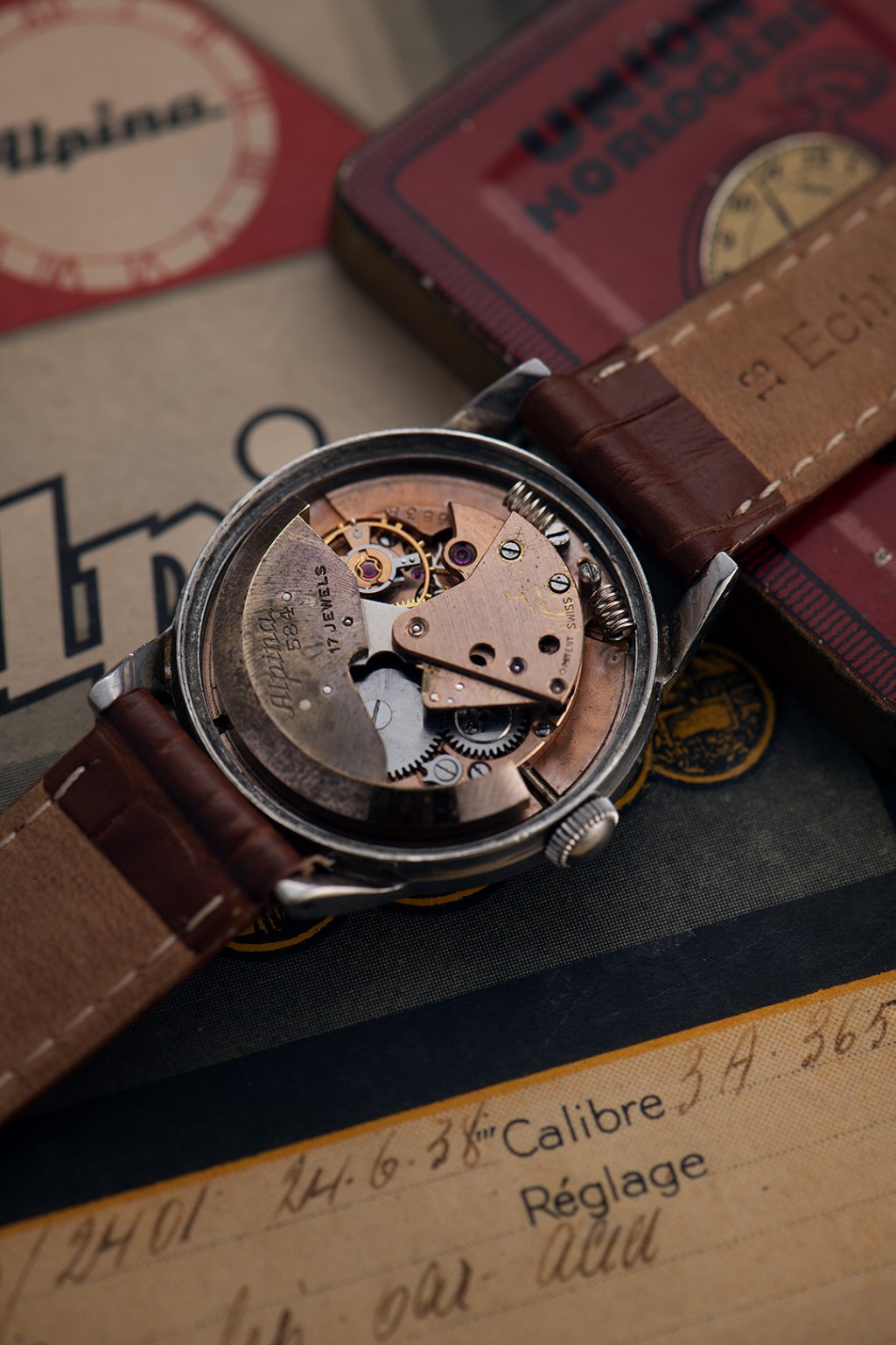 mau dong ho mang thiet ke hoai co startimer pilot heritage manufacture cua alpina.2