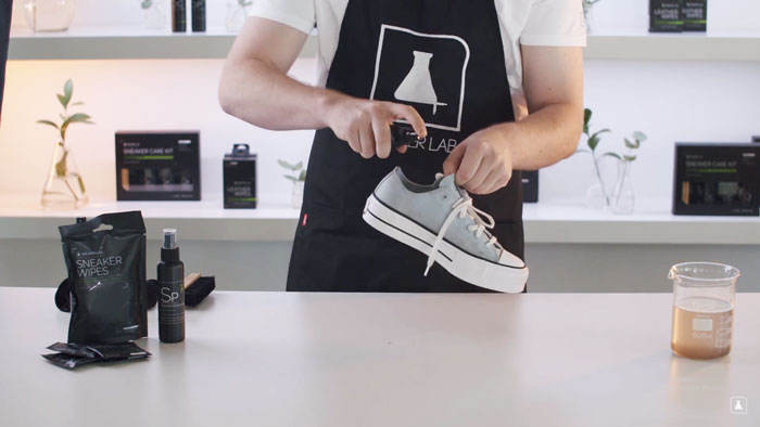 nam long cach ve sinh giay converse 1970s.4