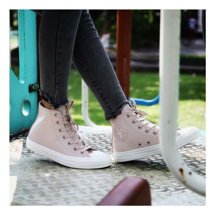 diem qua bst chuck taylor all star dainty cuc hop voi ban nu.3