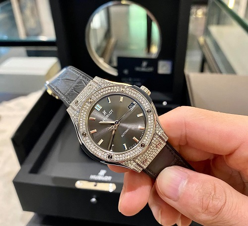 tim hieu nguyen nhan khien dong ho hublot chiem duoc tinh cam cua gioi mo dieu.4