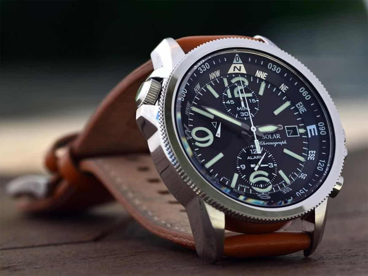 co nen dau tu vao mot chiec dong ho cao cap chay bang nang luong anh sang khong.5