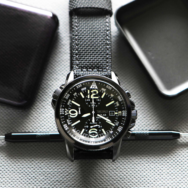 co nen dau tu vao mot chiec dong ho cao cap chay bang nang luong anh sang khong.2