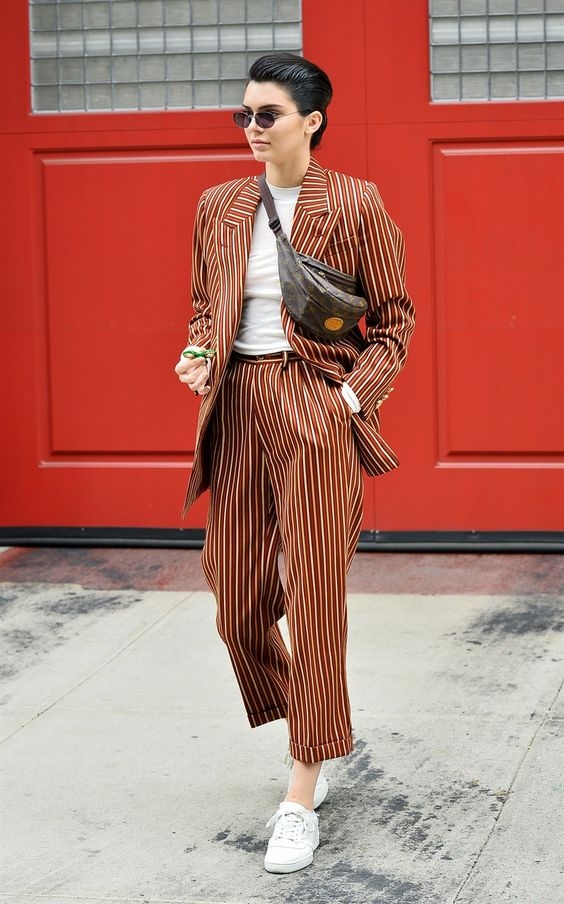 hoc cach phoi ao thun voi vest cho ve ngoai thanh lich sang trong.2