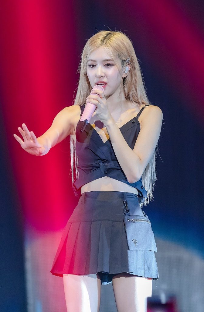 lua chon hoan hao khi mix ao hai day va chan vay chuan bi don he.4