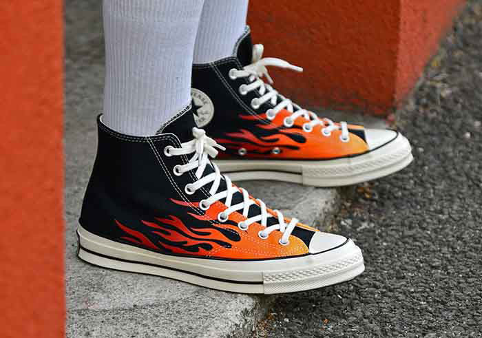 kham pha thiet ke art print doc dao cua converse flame.3