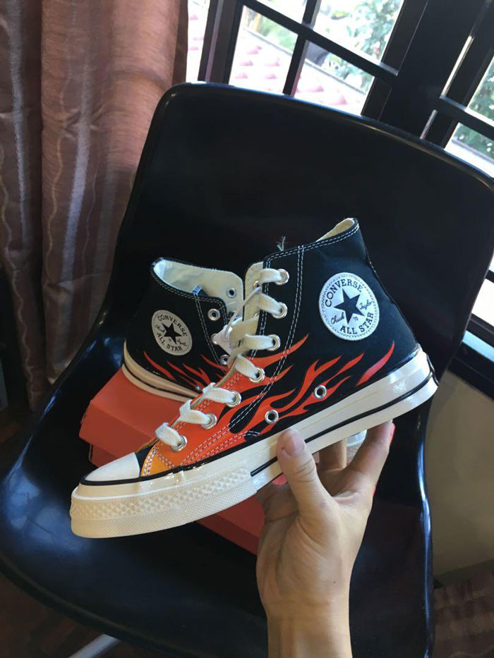 kham pha thiet ke art print doc dao cua converse flame.1