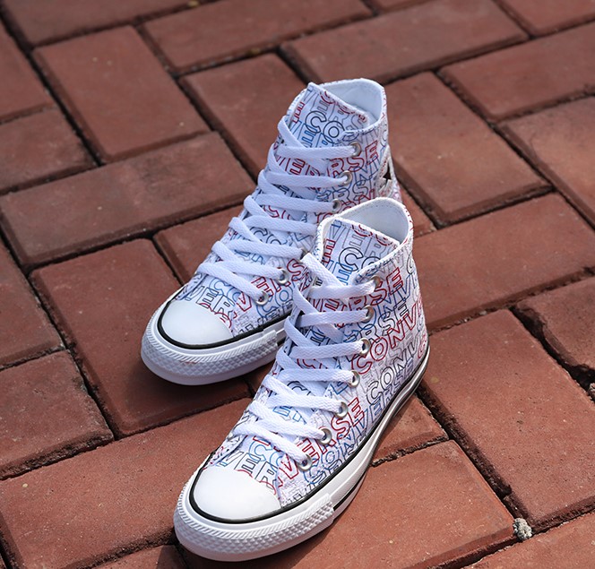 su doc dao cua giay converse in hinh thu hut gioi tre.2