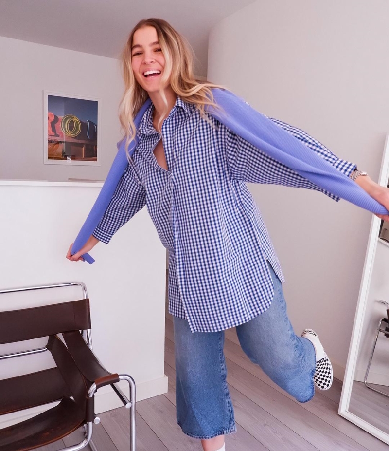 diem danh nhung chiec ao la must have item trong tu do cua moi co nang cong so.3