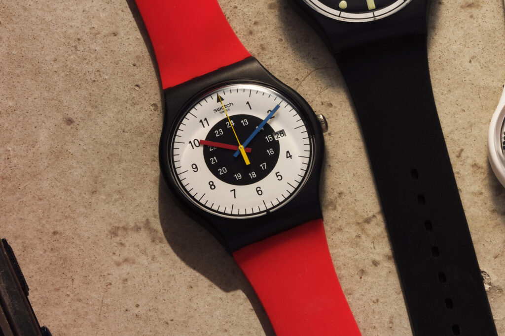 bst 1984 reloaded collection cua thuong hieu dong ho swatch tao nen con sot.2