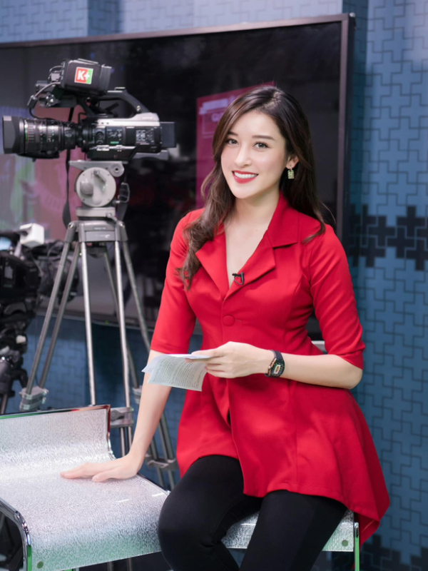 bst dong ho cao cap cua a hau huyen my.2