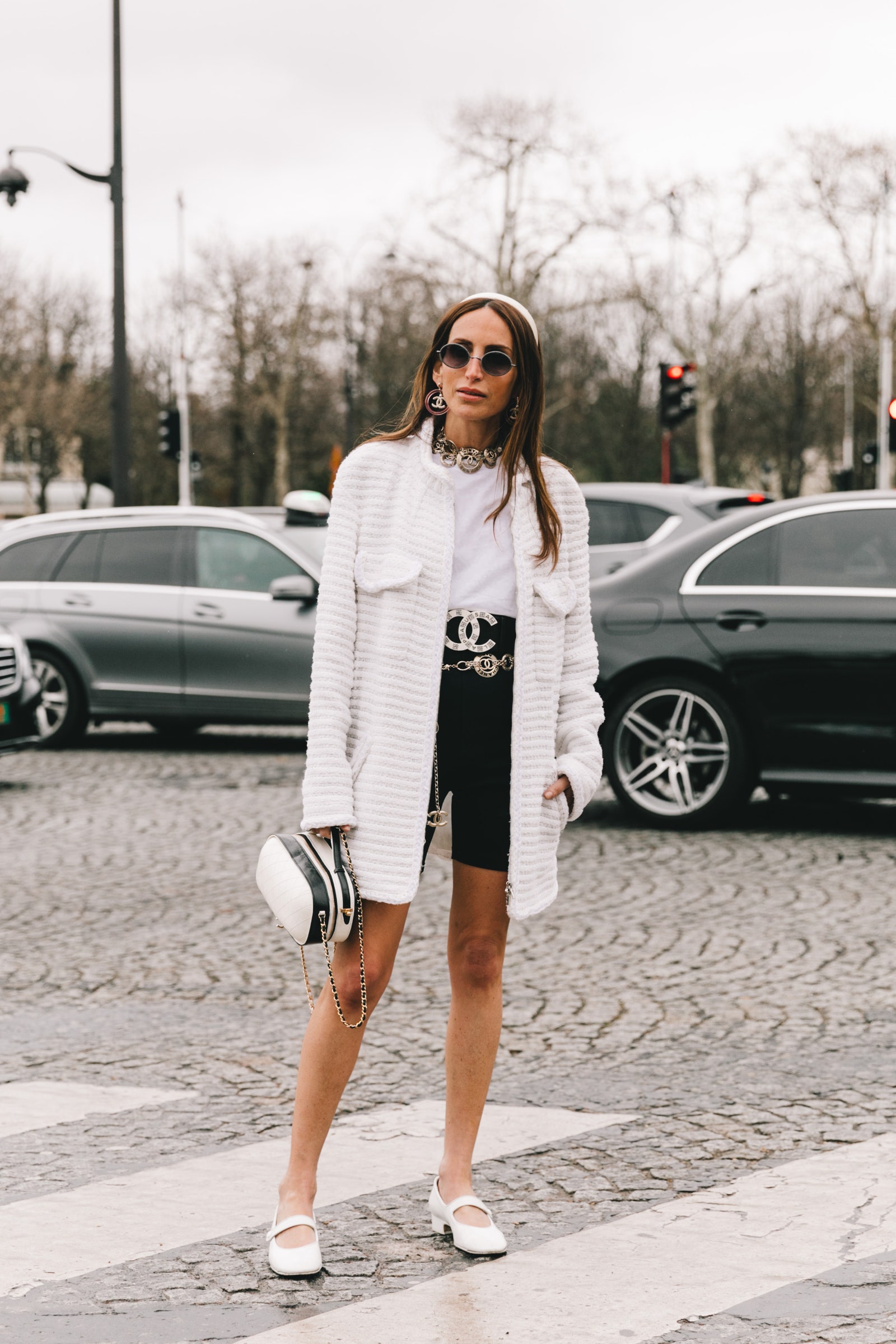 phoi do don gian voi 5 kieu giay trang pho bien.3