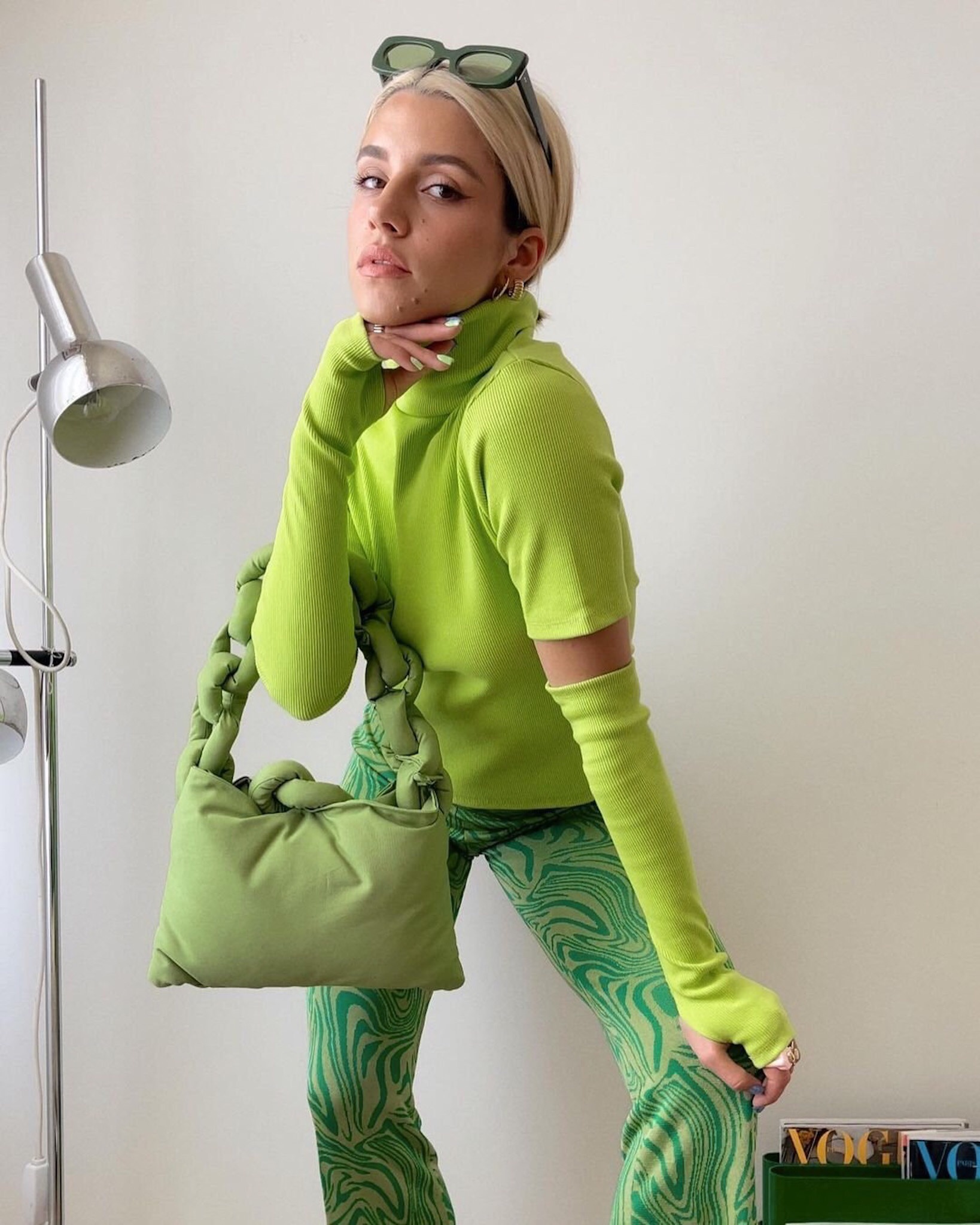 phoi do sanh dieu cuc thoi trang voi trang phuc mau lime green.2