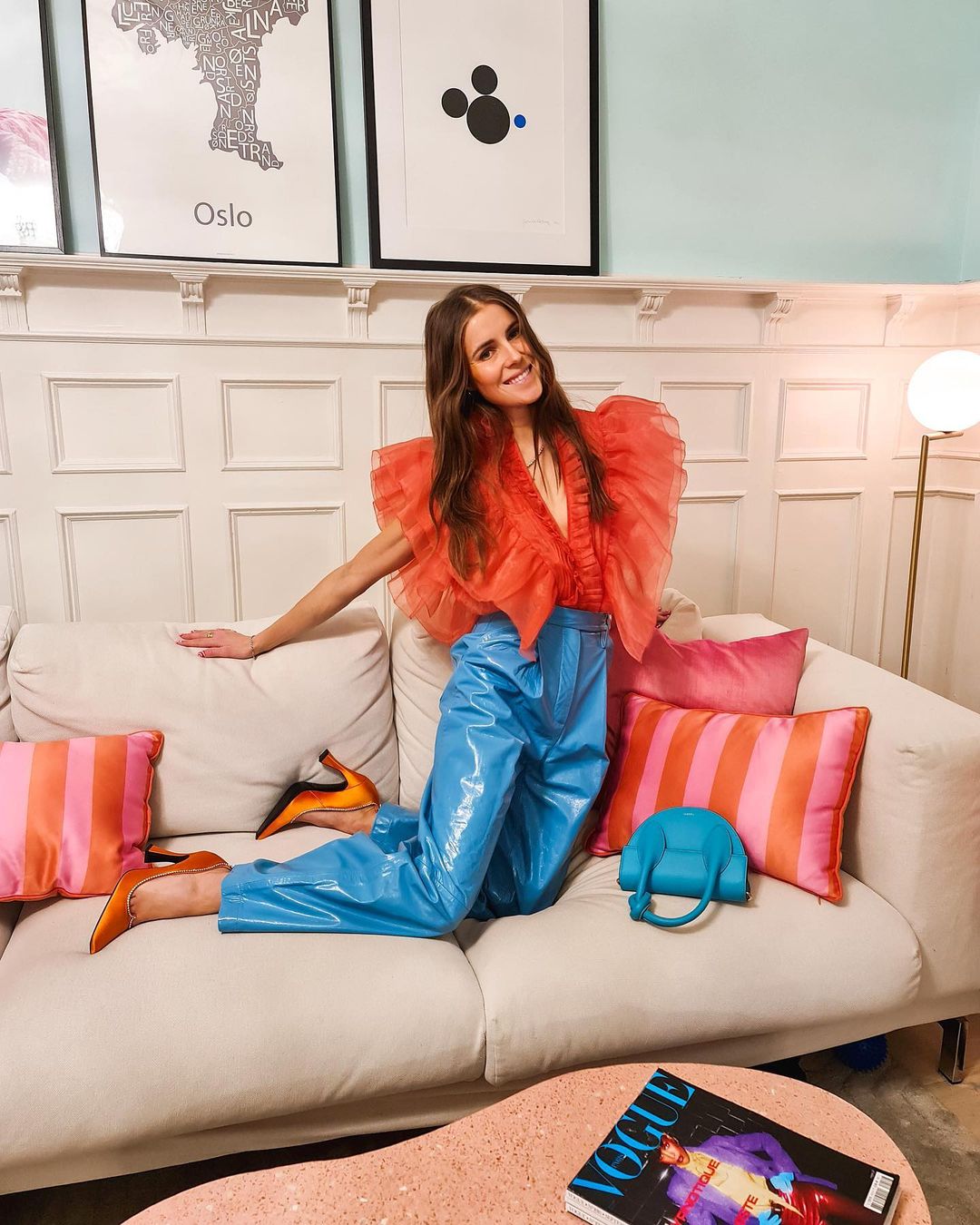 phoi do cuc trendy cung trang phuc mau xanh lam.1