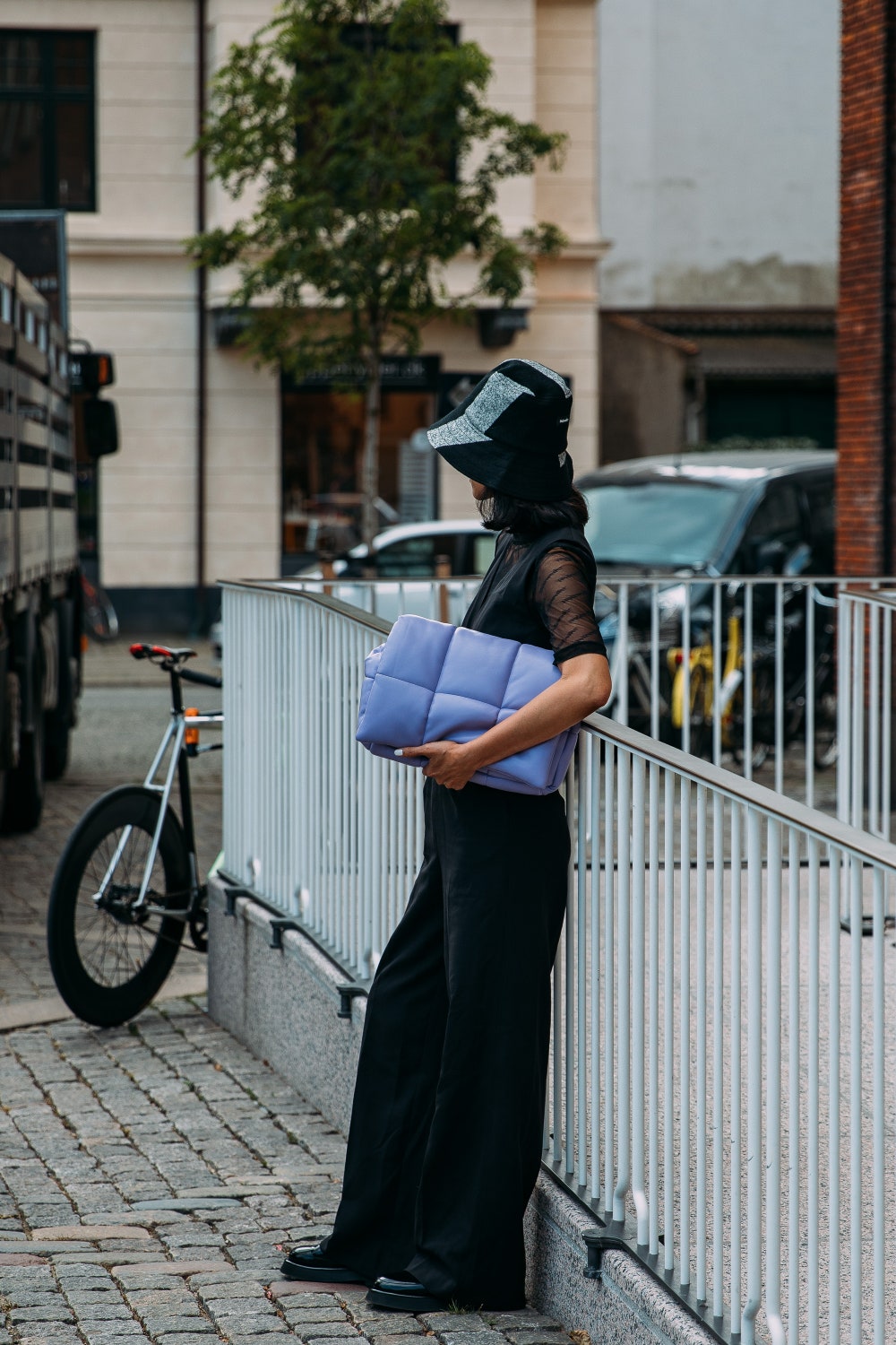 phoi do voi trang phuc mau tim very peri.5