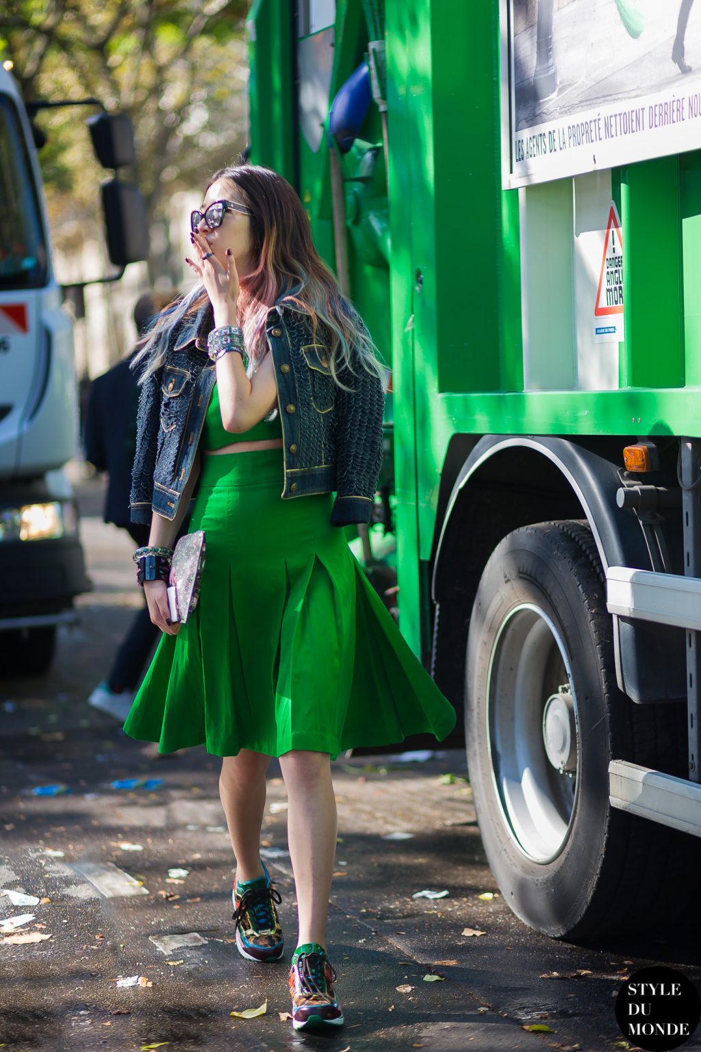 chinh phuc trang phuc mau xanh la ken nguoi mac.2