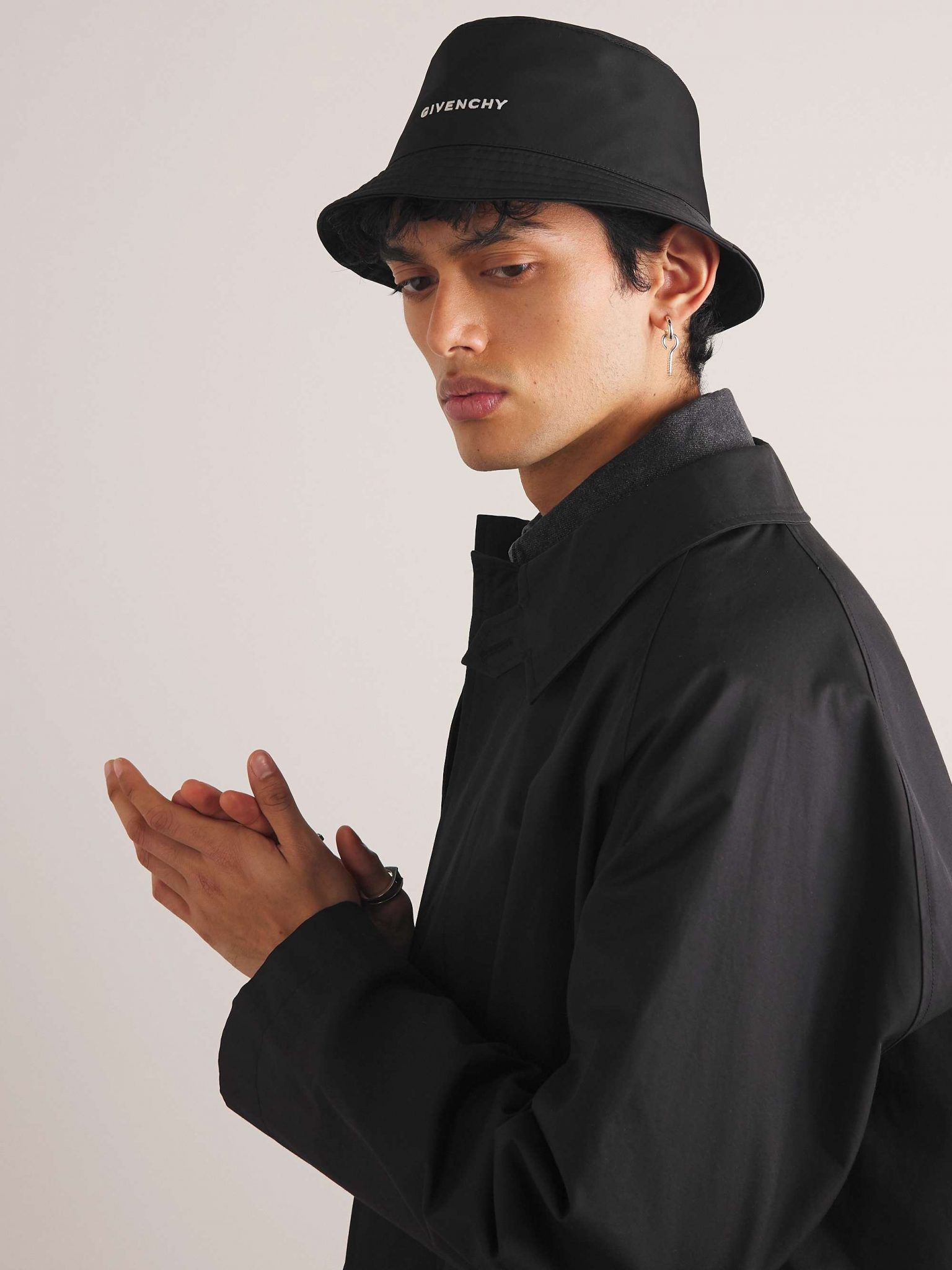 nhung item mu bucket pho bien duoc tin do thoi trang lua chon.1