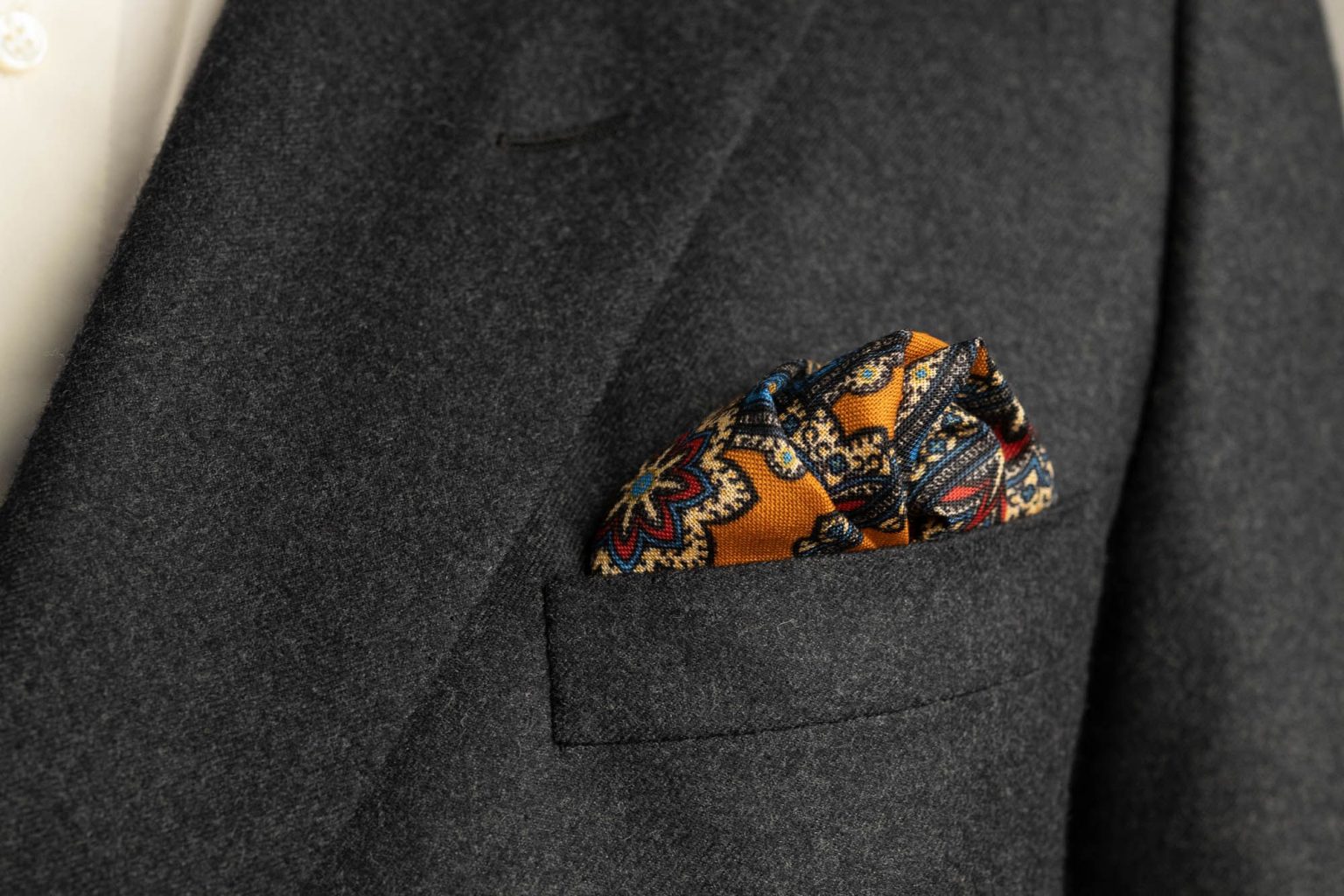 nhung kieu pocket square can co cua moi quy ong.5