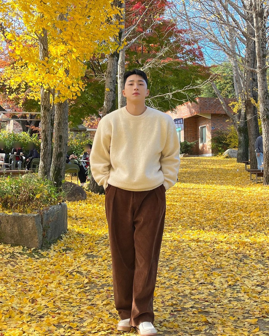 goi y cach chon trang phuc ton da cuc dep.2