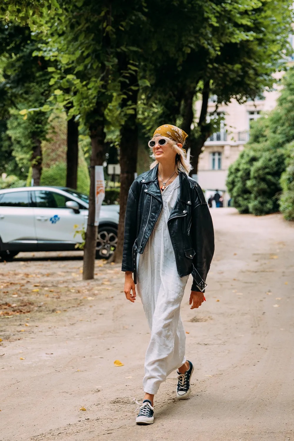 mac do cong so them nang dong hon voi giay sneaker.3