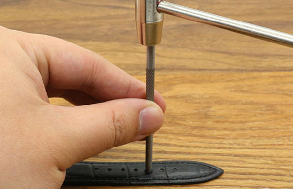 tai sao phai duc lo day dong ho co nen tu duc lo tai nha hay khong.4