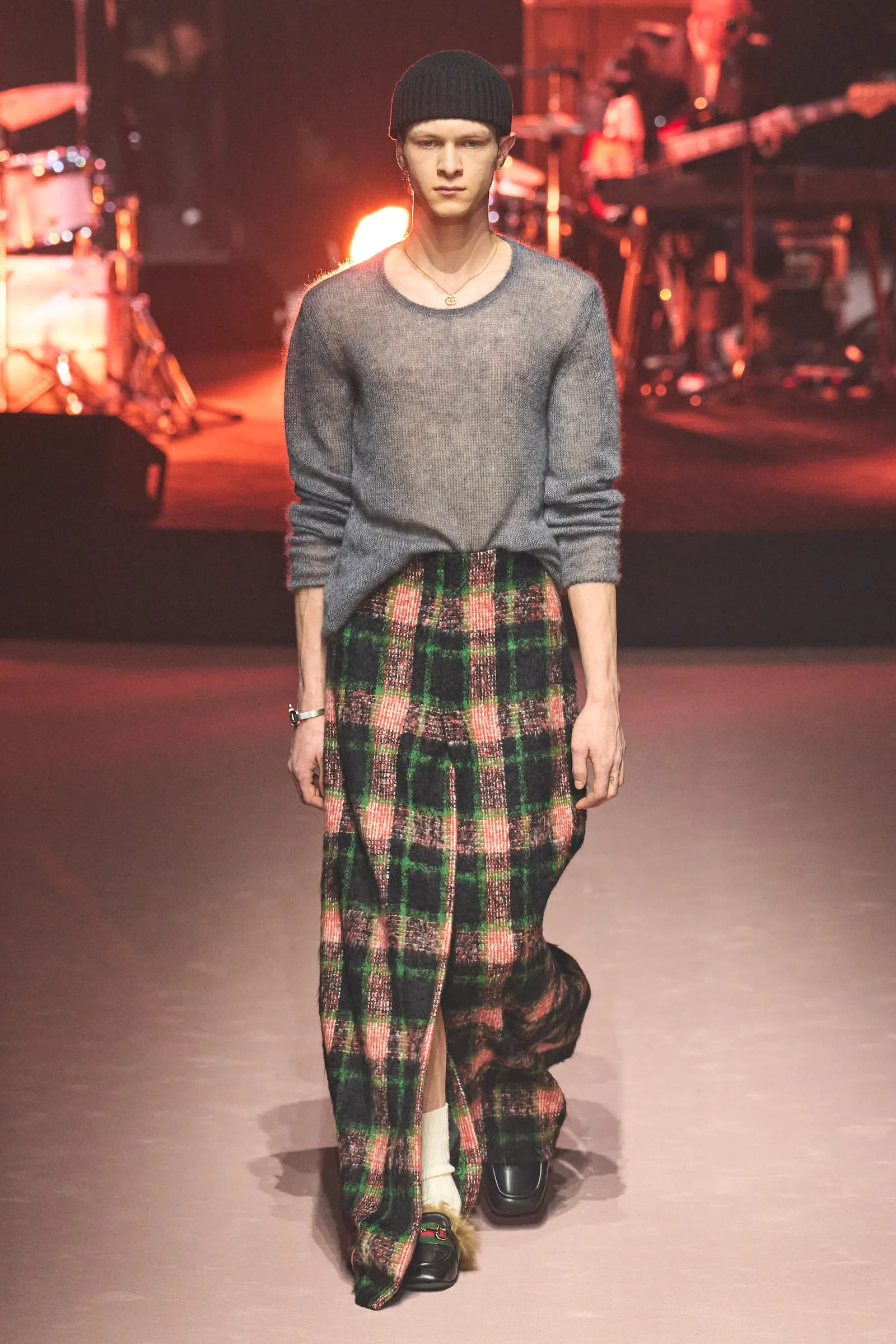 xu huong thoi trang nam 2023 den tu cac thuong hieu noi tieng.2