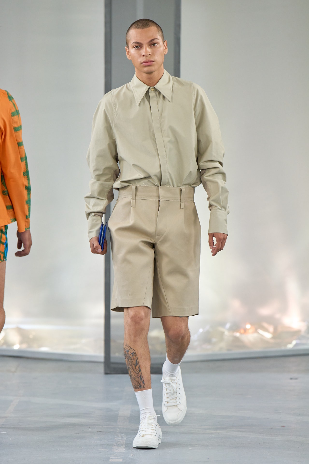 xu huong thoi trang xuan he 2023 den tu cac thuong hieu lon.2