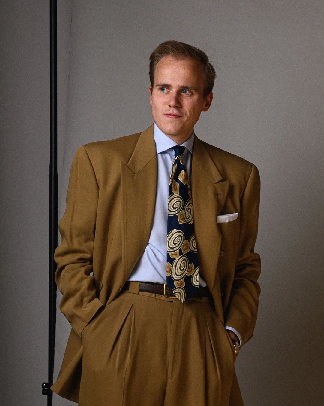 cach phoi cac hoa tiet hoan hao cho chang them phong cach.5