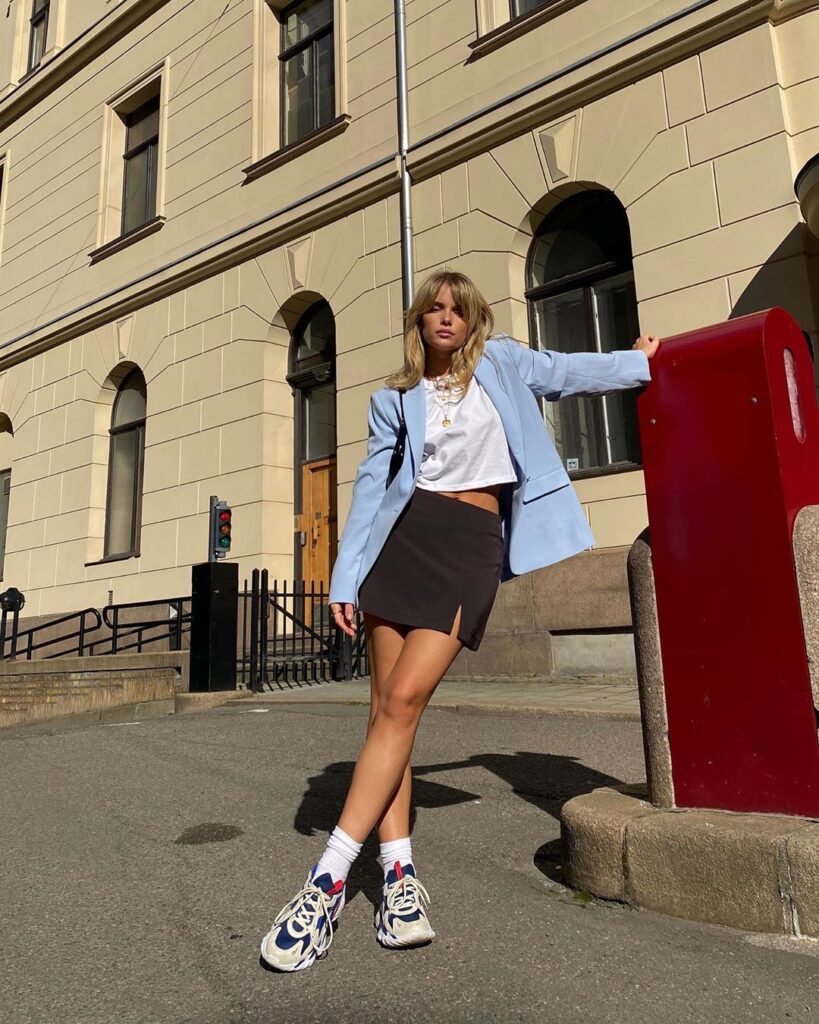 phong cach phoi do theo xu huong athleisure day thu hut.2