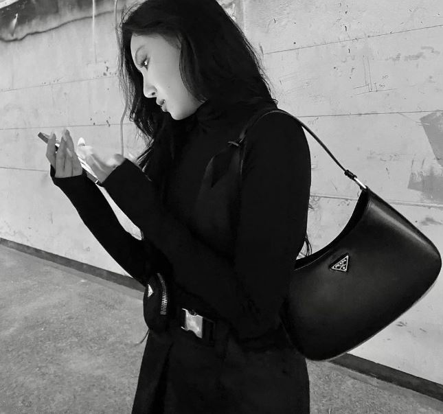 prada hoi sinh mau tui cleo dinh dam va thu hut.5