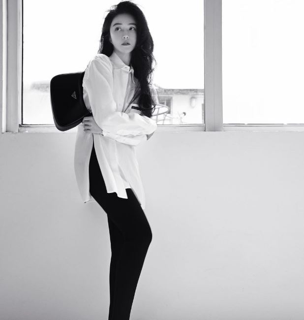 prada hoi sinh mau tui cleo dinh dam va thu hut.4