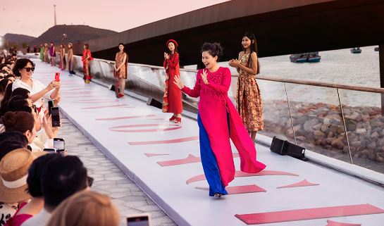 su thu vi cua show dien thi tran hoang hon fashion voyage 5.3