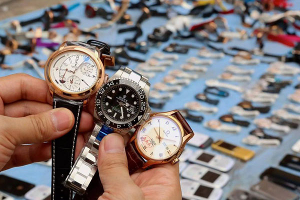vi sao ban khong nen mua va su dung dong ho fake.3