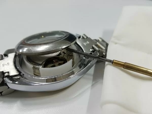 cach thao lap dong ho tai nha ma ban nen biet.1