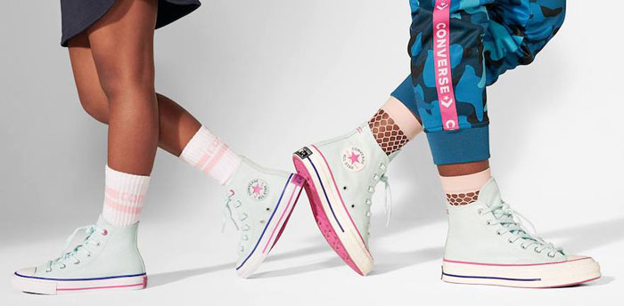 mach ban cach di giay converse khong bi dau chan.3