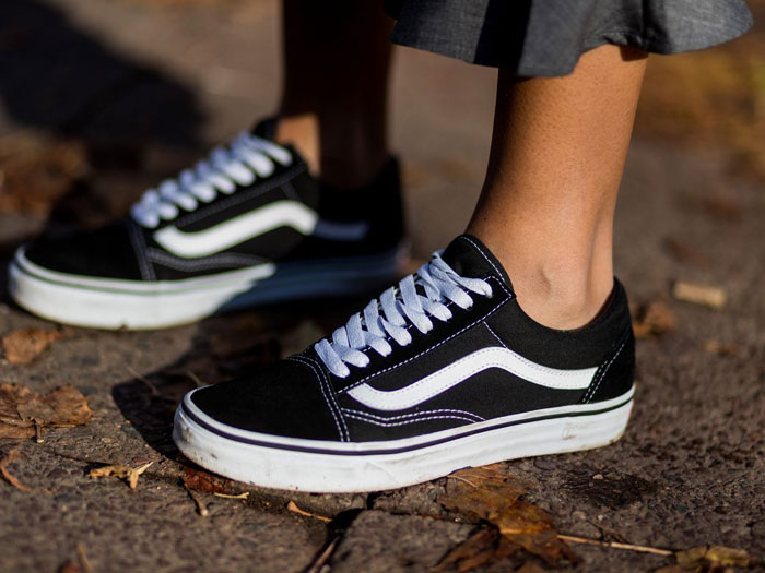 tips chon giay vans nen chon giay chat hay rong.2