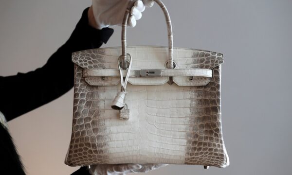 tai sao nen mua tui xach nu hang hieu giam gia.1