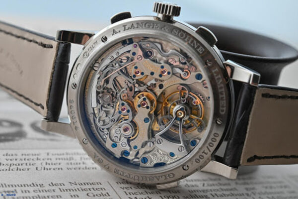 kham pha dong ho may in house ma ban nen so huu.1