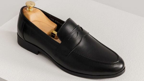 ban nam nen mua nhung doi giay nao.3