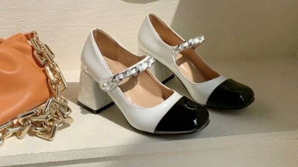 tong hop nhung mau giay den vuong ma chi em khong nen bo lo.4