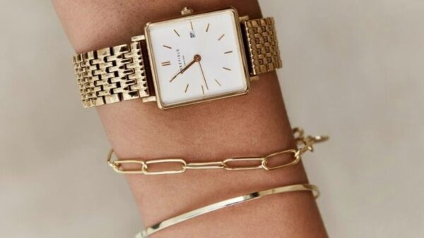 khi deo vong tay roi co nen deo dong ho.4