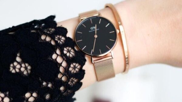 khi deo vong tay roi co nen deo dong ho.3