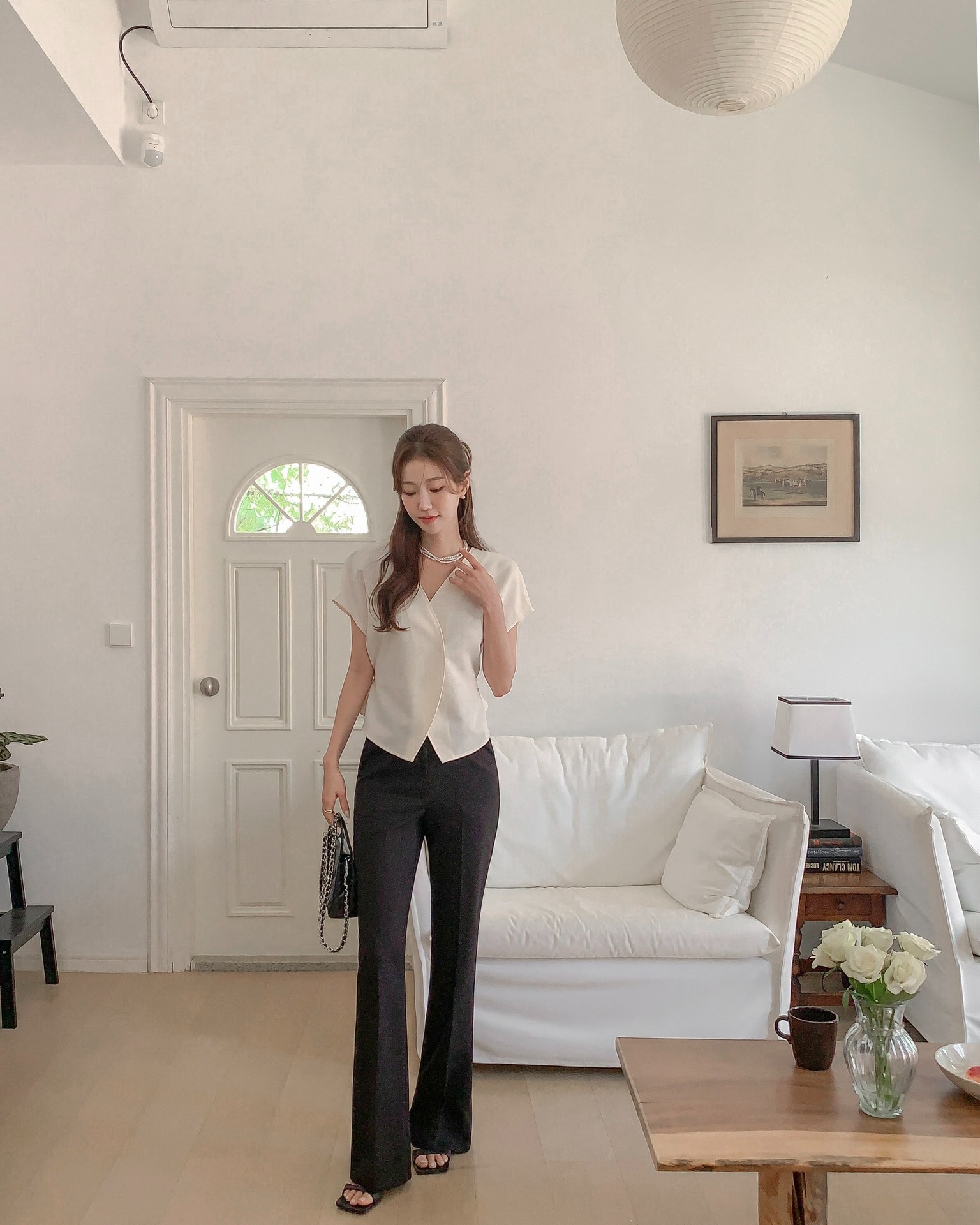 goi y cach phoi do voi quan den cho nang them thoi trang.4