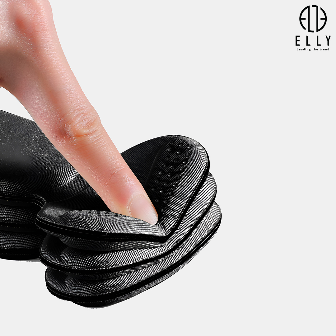 Chất liệu xốp mềm mại kết hợp điểm nổi silicon, đàn hồi tốt, tạo cảm giác êm ái khi di chuyển.