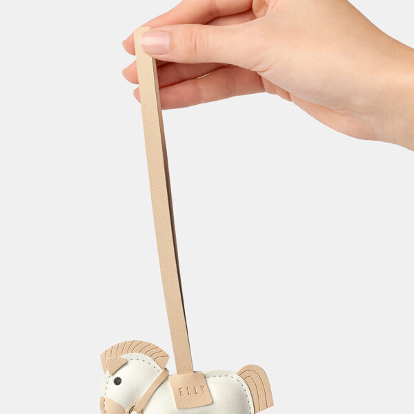 Charm ngua cat tuong ELLY 24