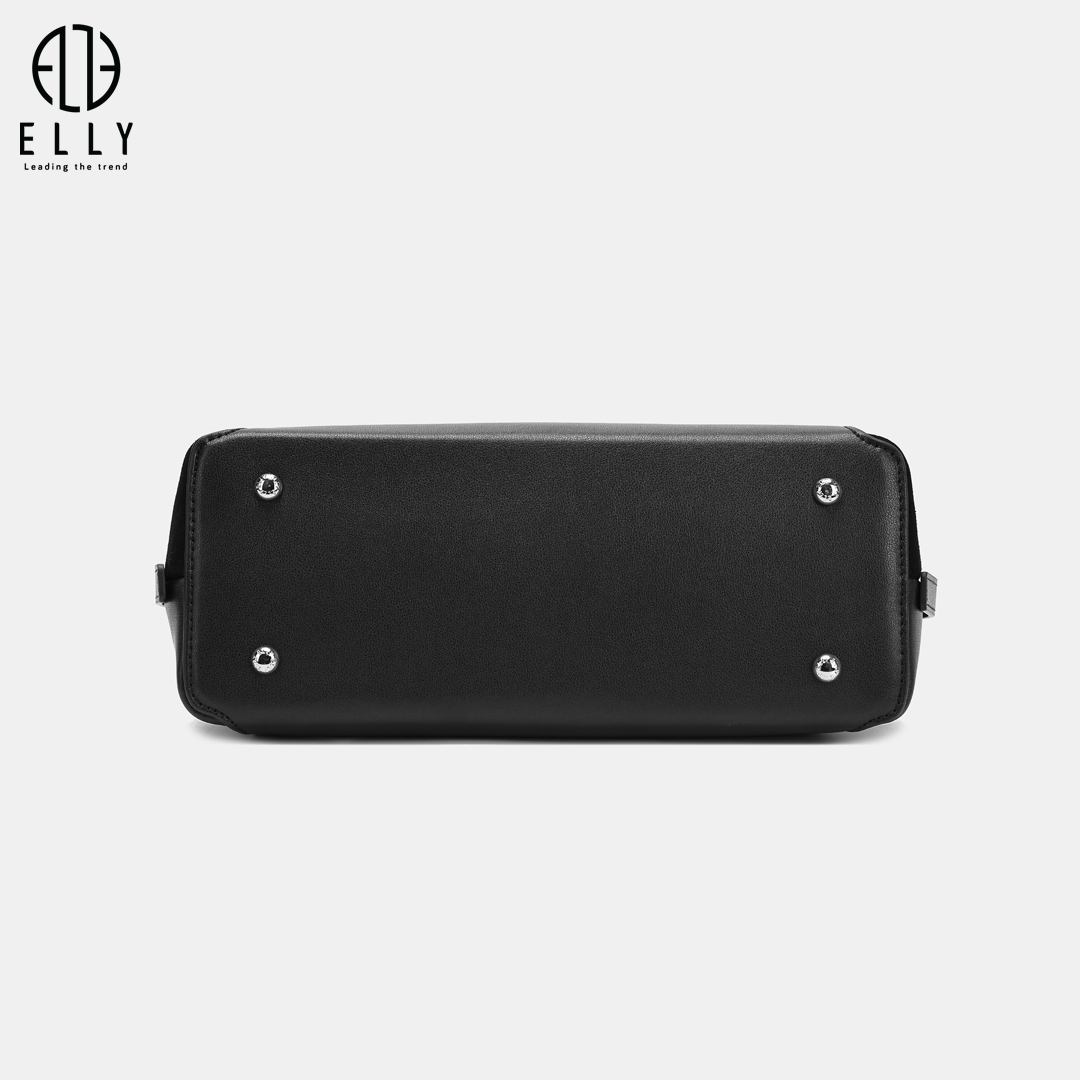 Đáy túi được gắn đinh đế kim loại chắc chắn, giúp hạn chế trầy xước và tăng độ bền khi đặt túi trên nhiều bề mặt khác nhau.