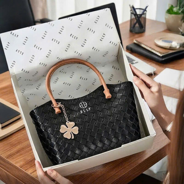 Phụ Kiện Túi Xách Sang Trọng: Khẳng Định Gu Thời Thượng