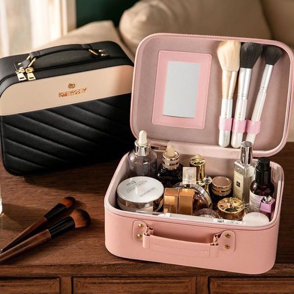 So sánh túi makeup và cốp makeup: Nên mua loại nào?